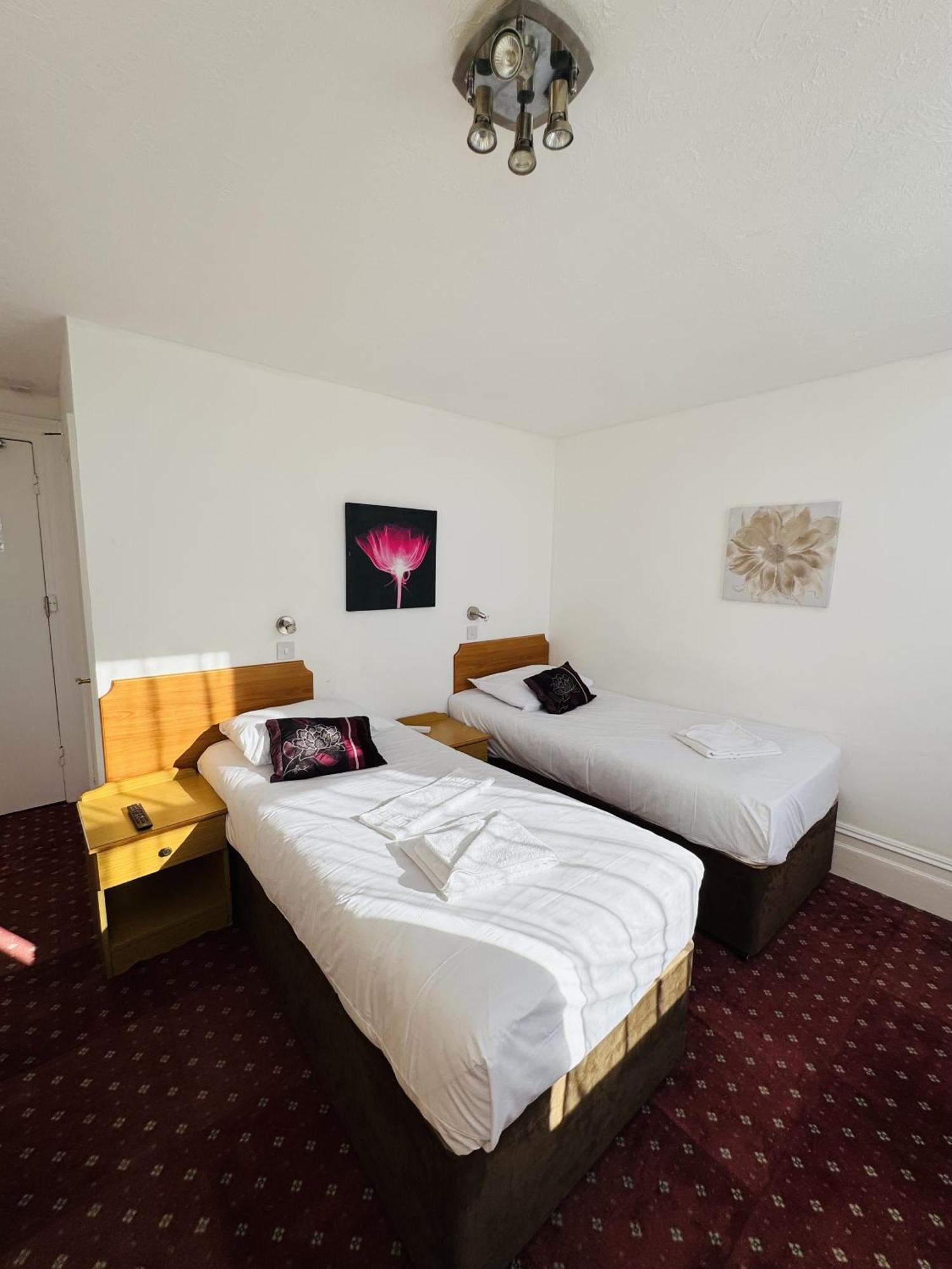 Carlton Court Hotel Истборн Екстериор снимка
