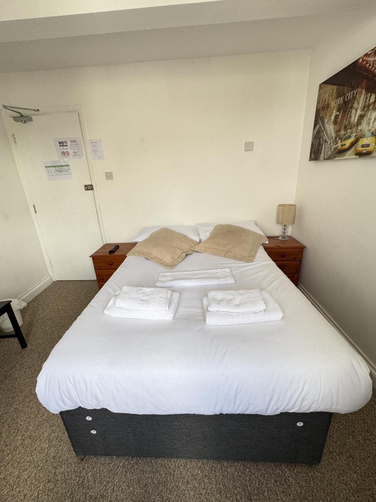 Carlton Court Hotel Истборн Екстериор снимка