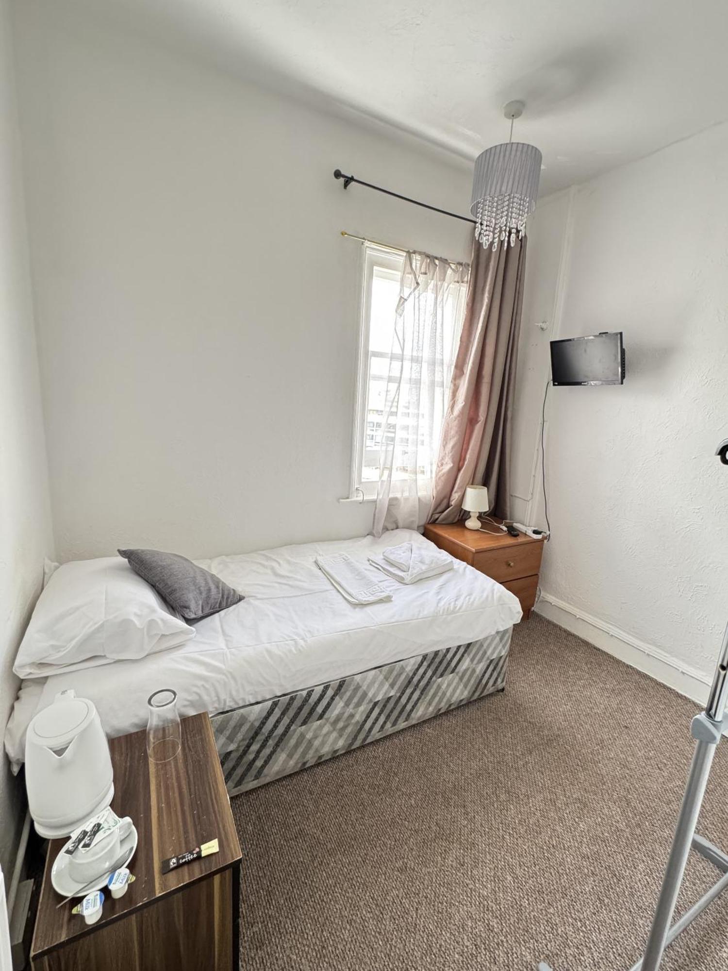 Carlton Court Hotel Истборн Екстериор снимка