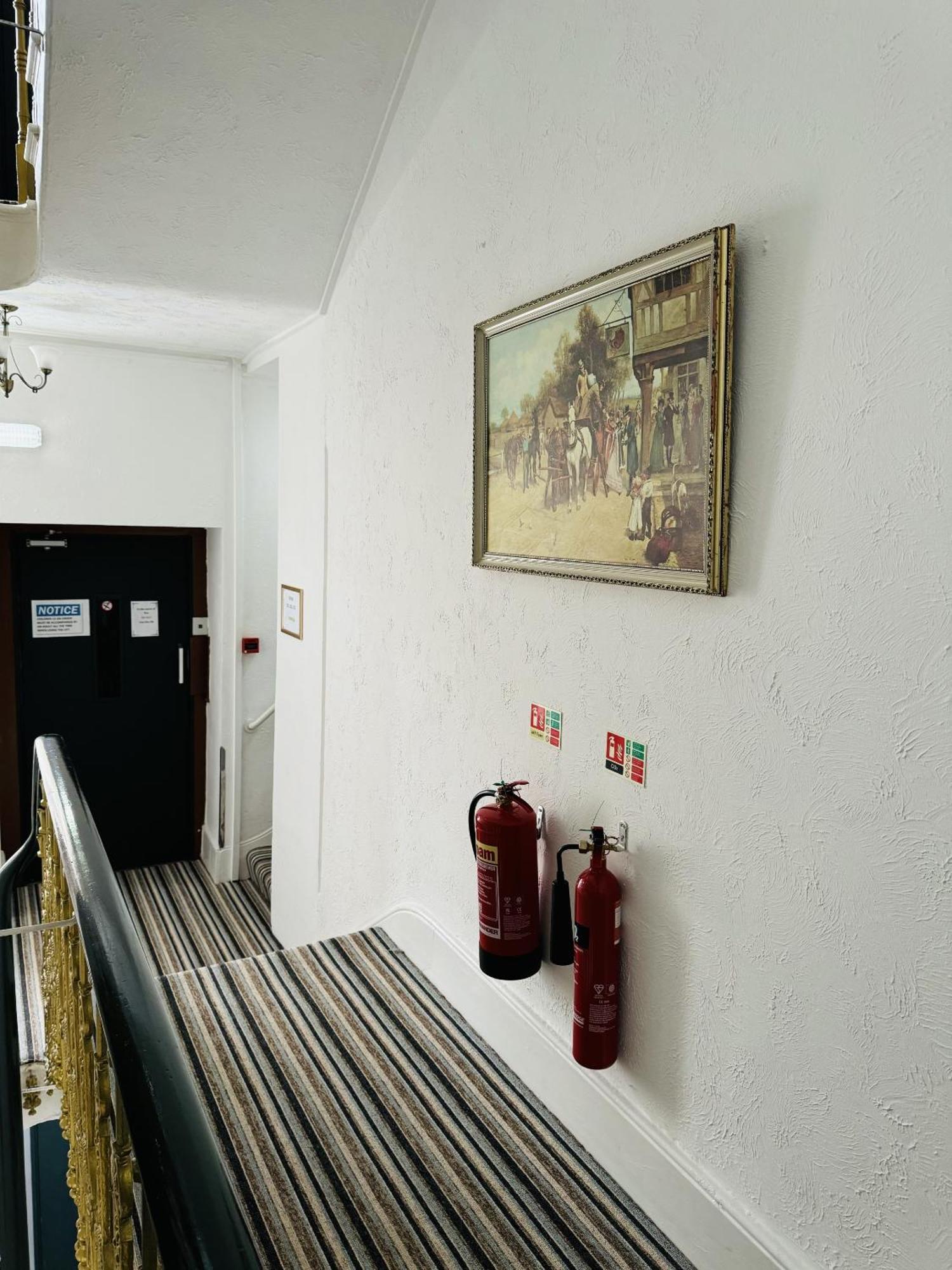 Carlton Court Hotel Истборн Екстериор снимка