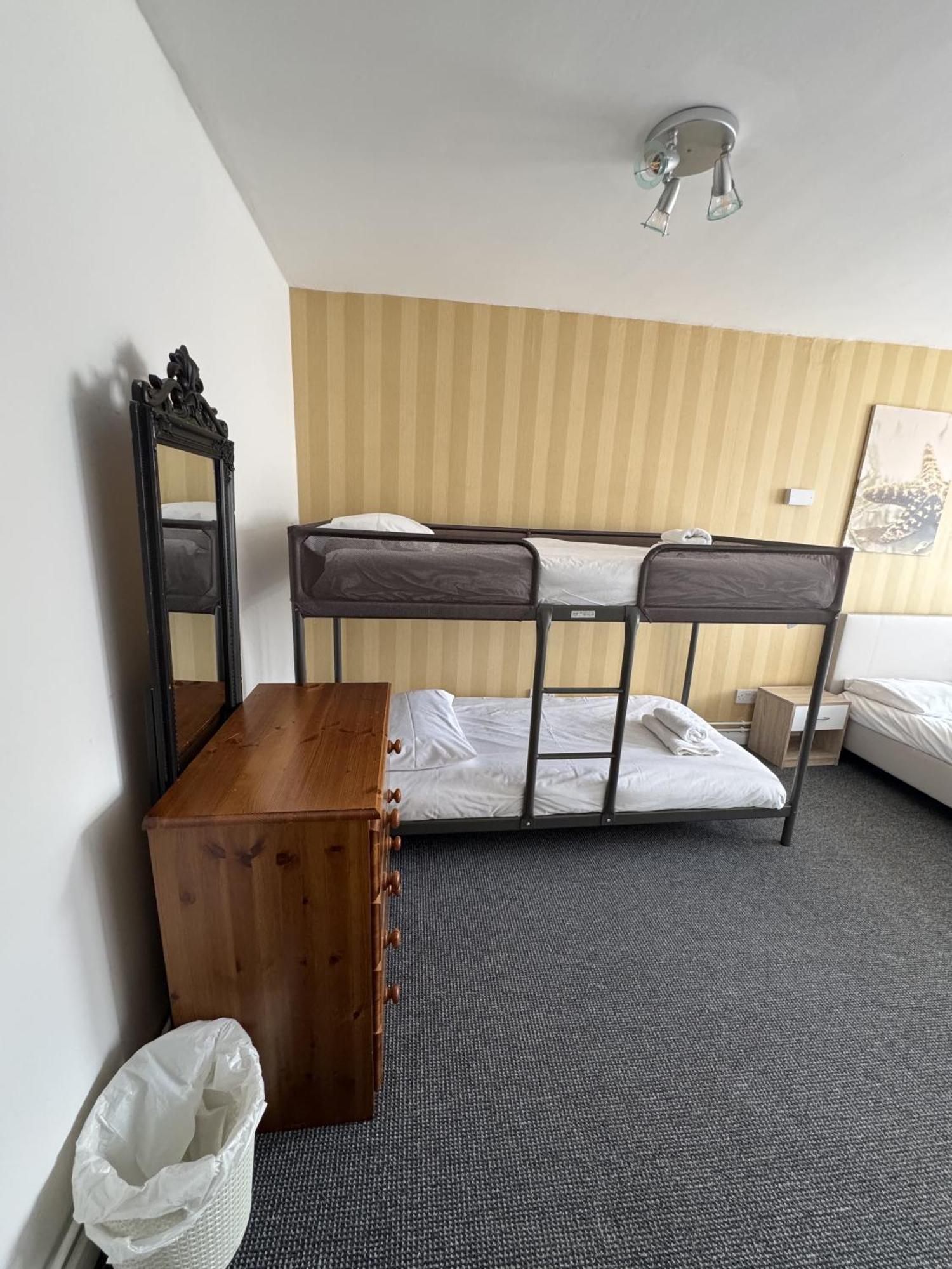 Carlton Court Hotel Истборн Екстериор снимка