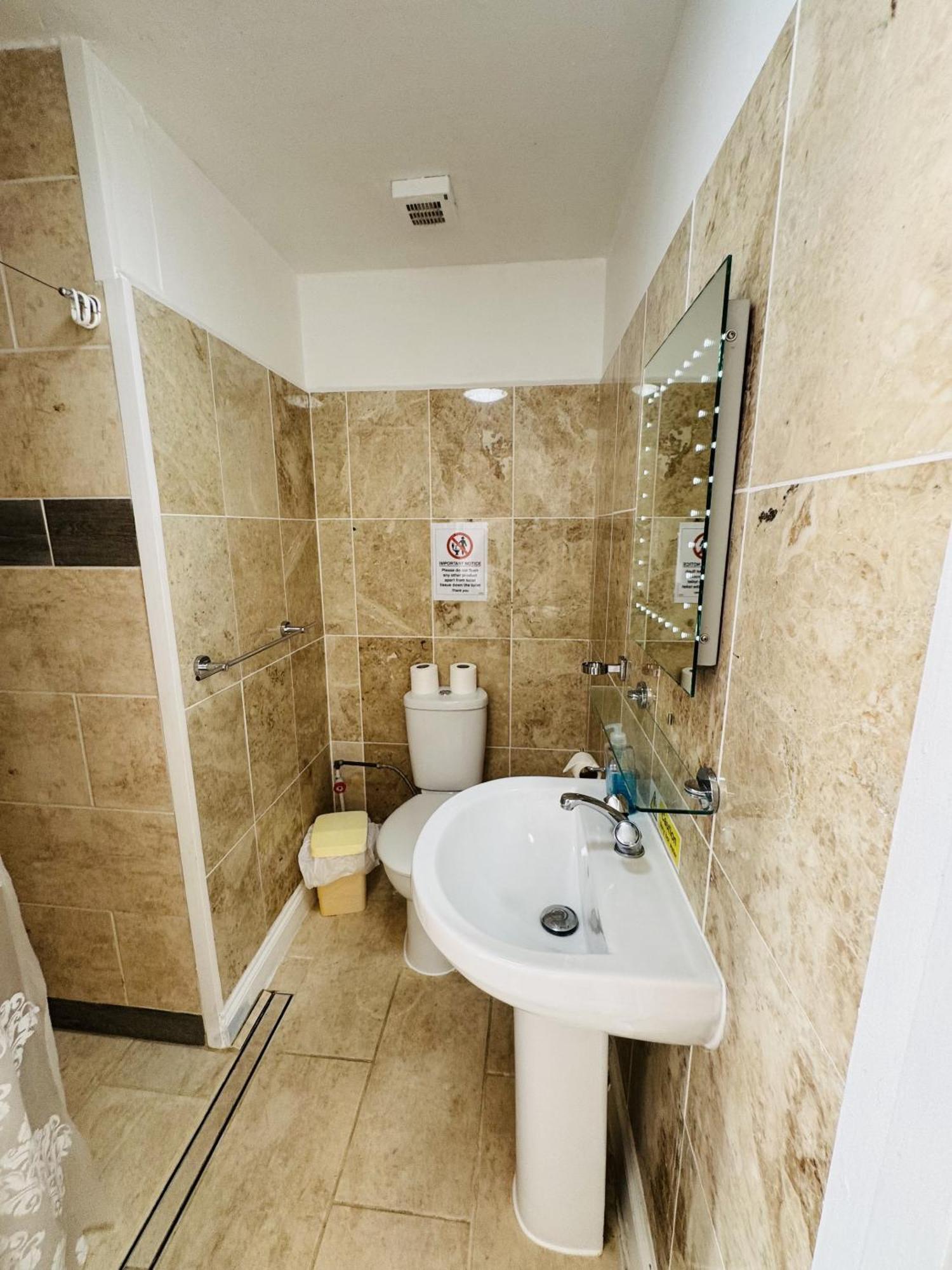 Carlton Court Hotel Истборн Стая снимка