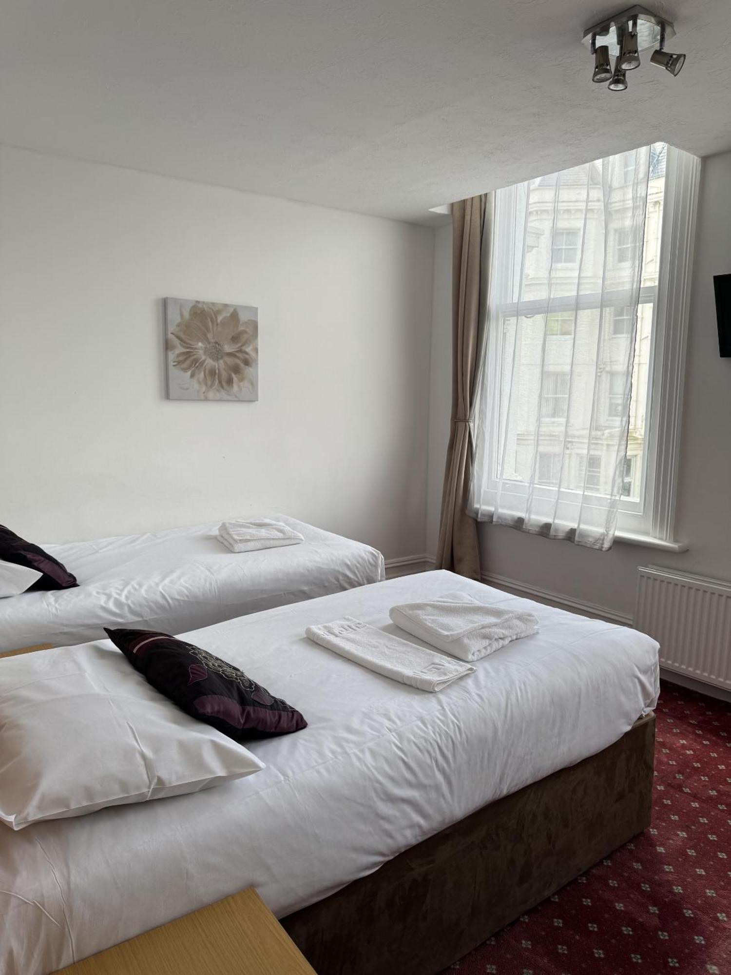 Carlton Court Hotel Истборн Екстериор снимка