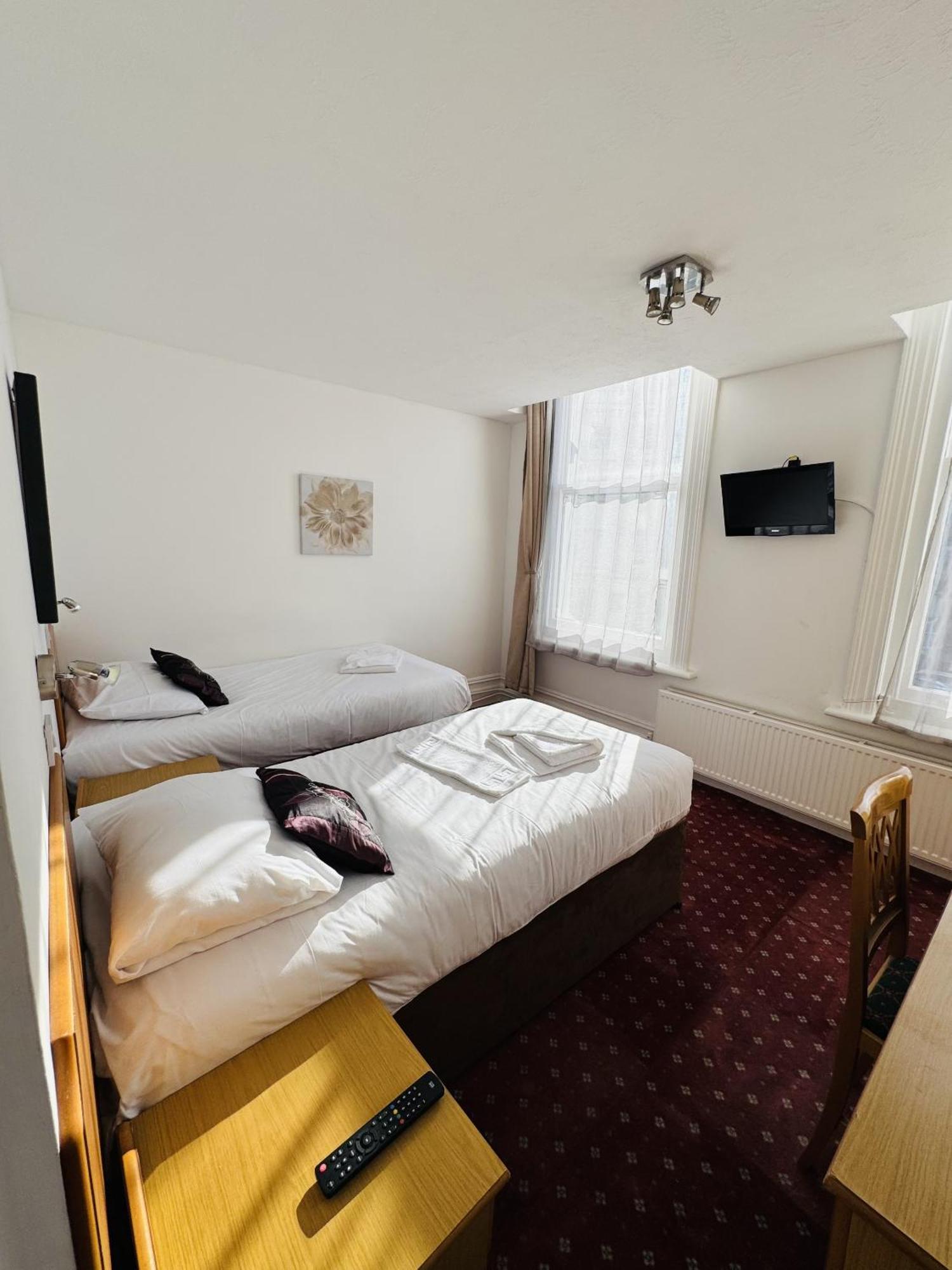 Carlton Court Hotel Истборн Екстериор снимка