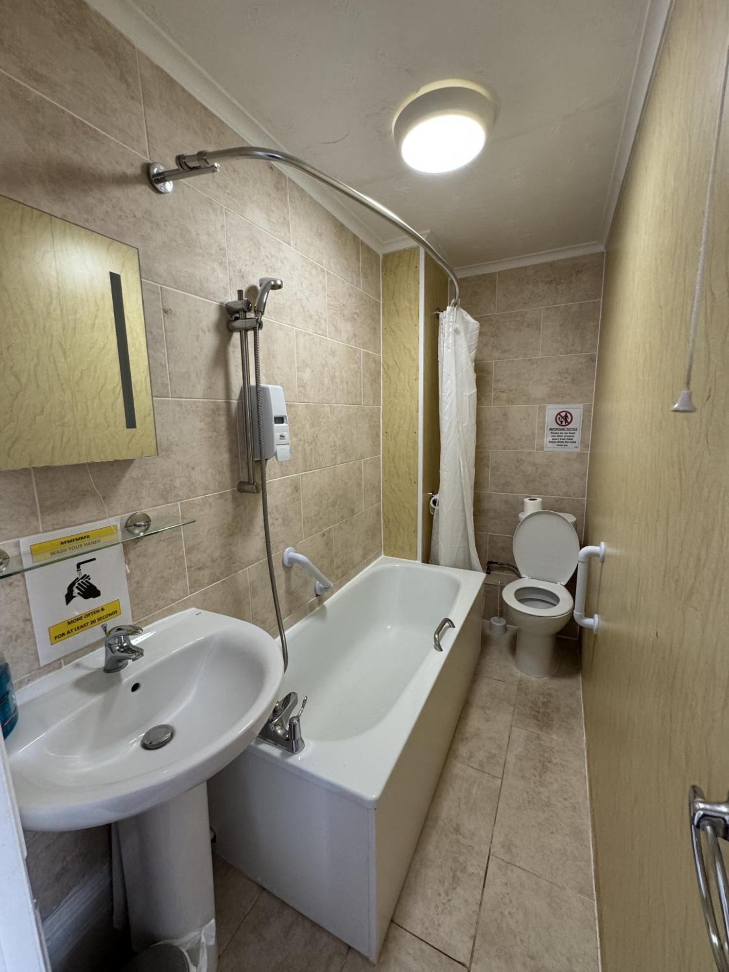 Carlton Court Hotel Истборн Екстериор снимка