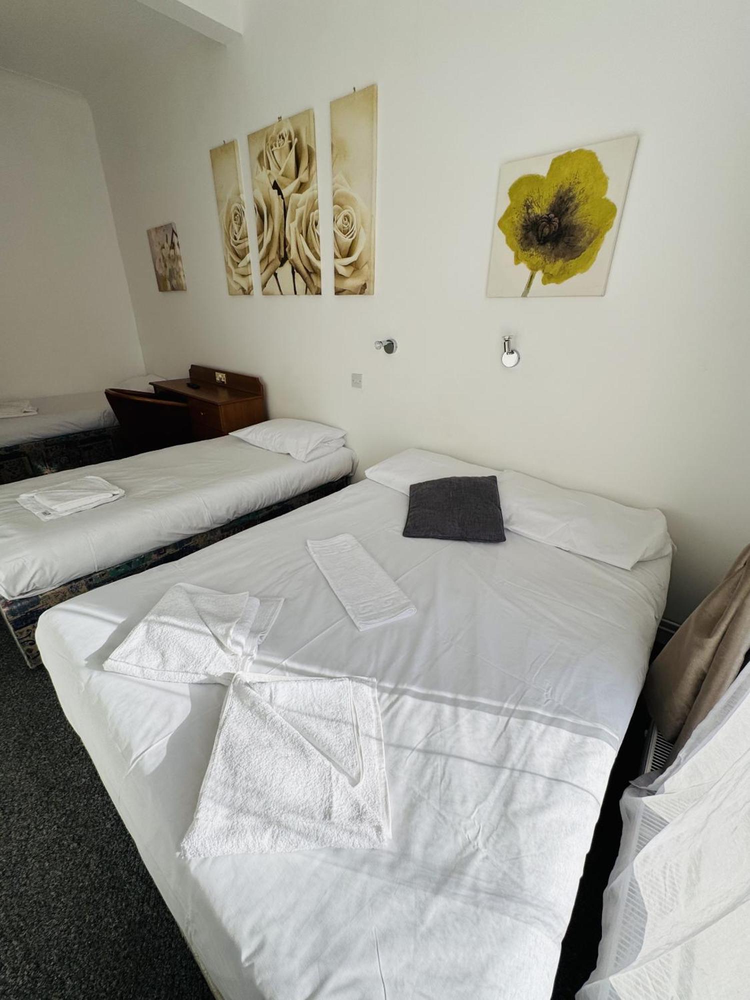 Carlton Court Hotel Истборн Стая снимка
