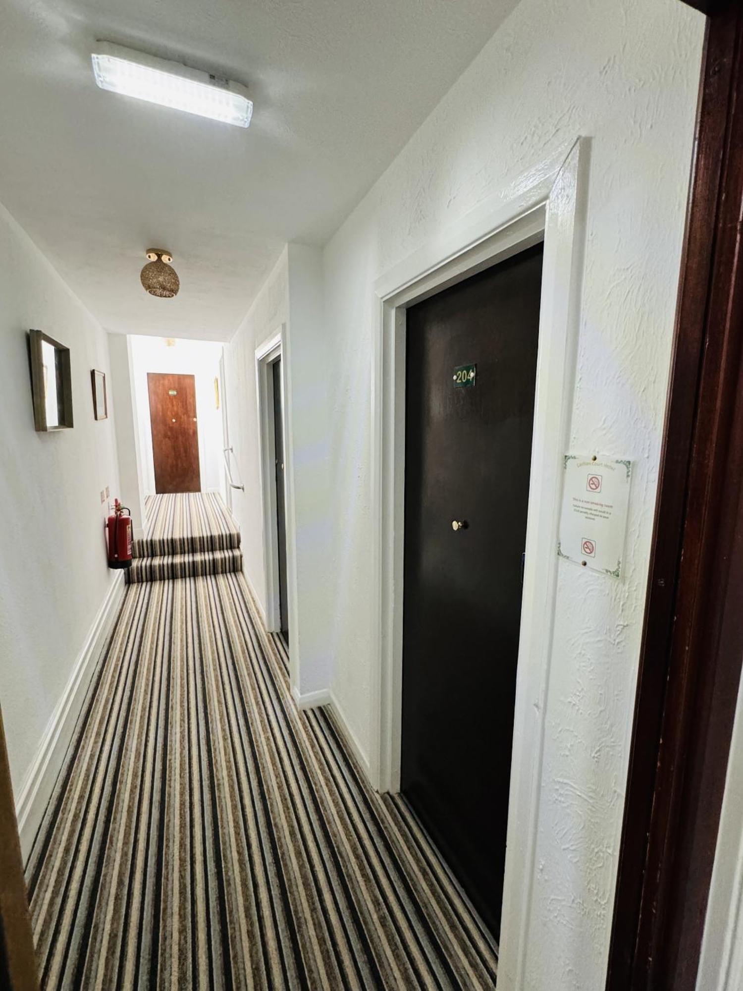 Carlton Court Hotel Истборн Екстериор снимка