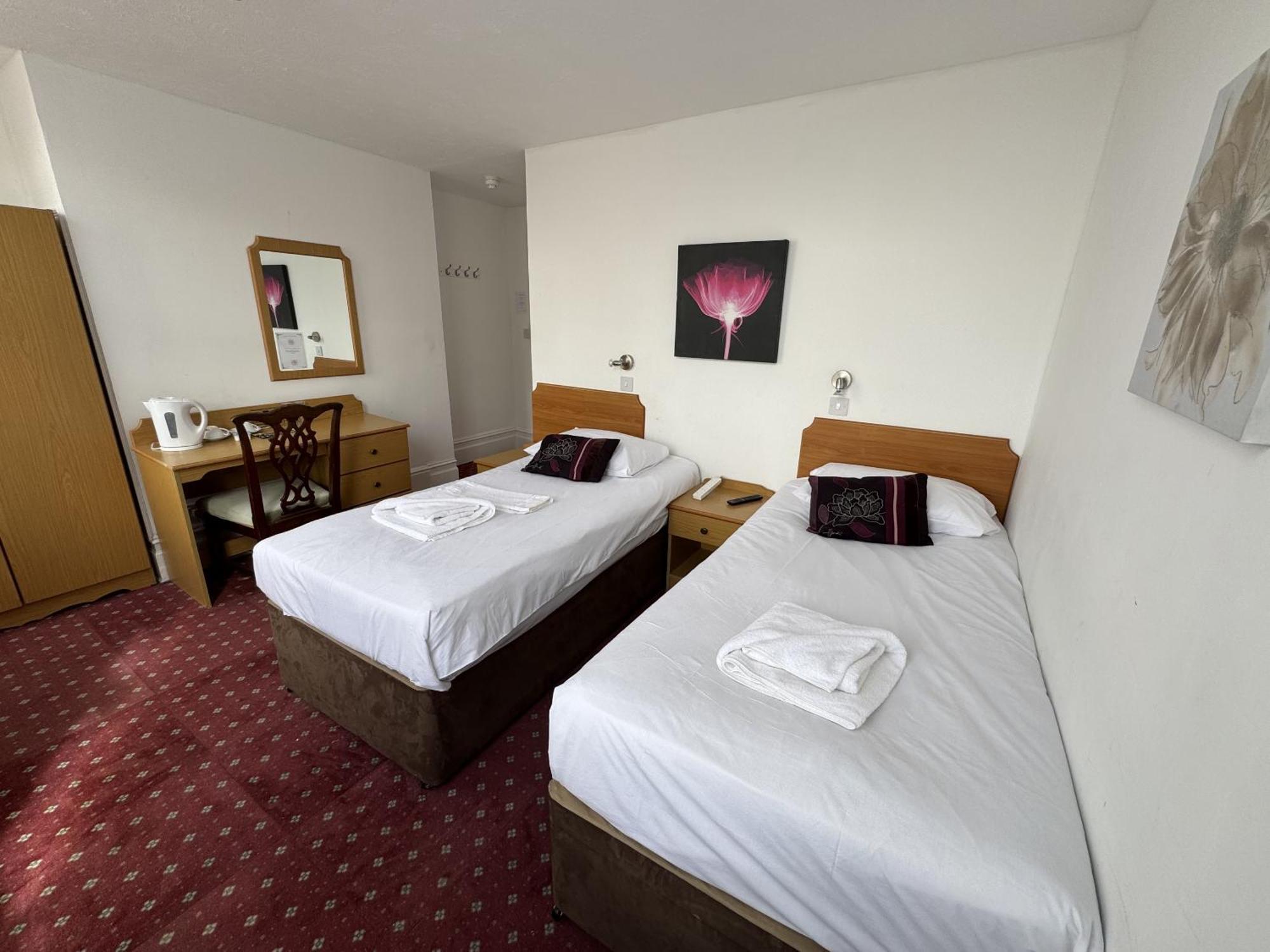 Carlton Court Hotel Истборн Екстериор снимка